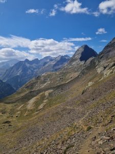 Aneto peak surrounding hiking holiday