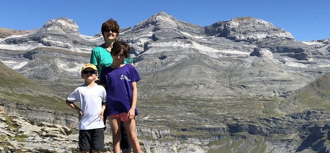 Family hike to Refugio Goriz