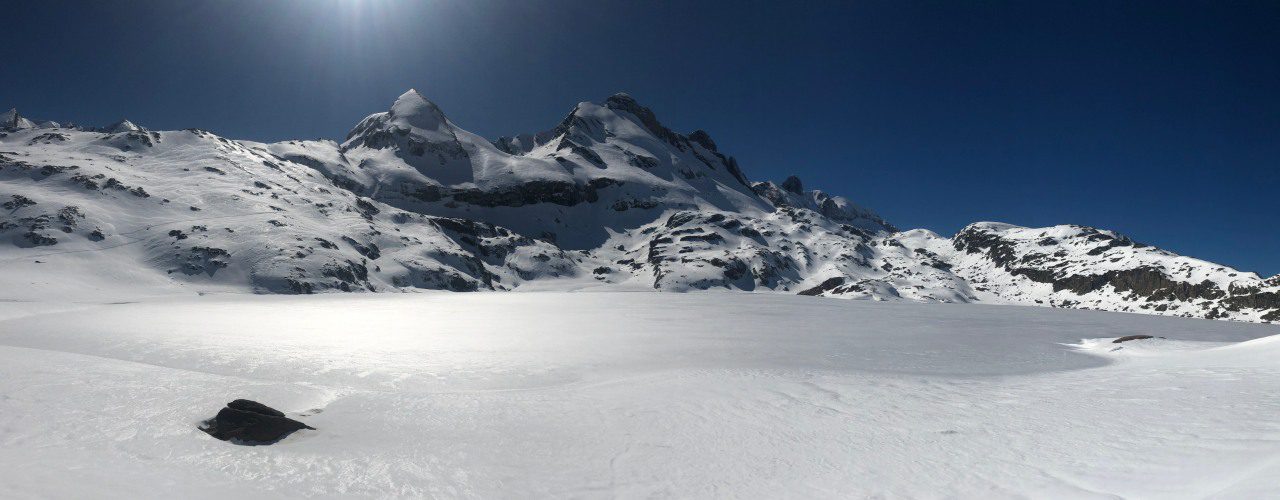 Snowshoeing Ibon Estanes