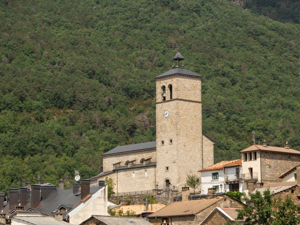 hiking_holiday_Pyrenees-min self guided hiking holiday_Biescas