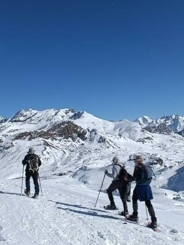 snow shoeing guided holiday
