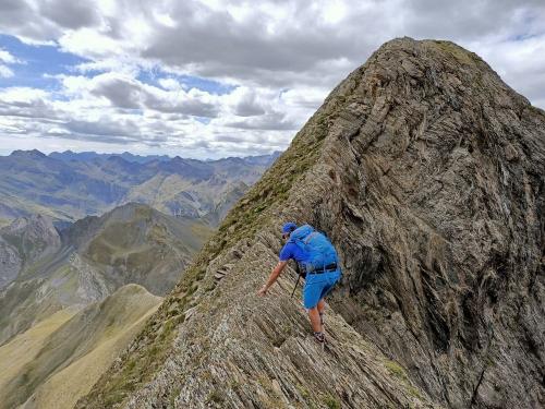 Carefully does it on the ridge of Gabiet