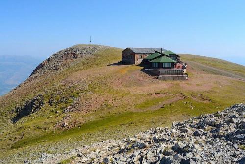 Refugi de Niu near the peak of La Tosa