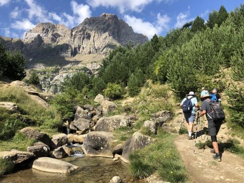 Walking up to Ibon de Piedrafita
