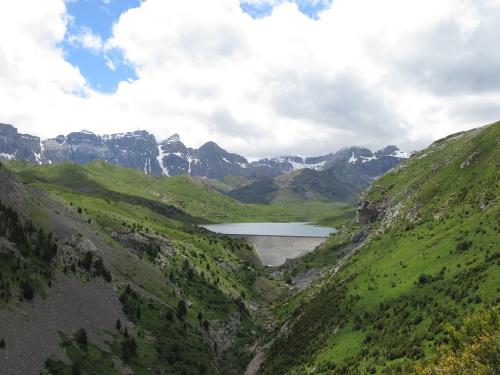Emblase de Escarra with the Sierra de Partacua behind
