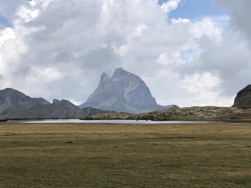 Ibon de Anayet with Pic du Midi d'Ossau