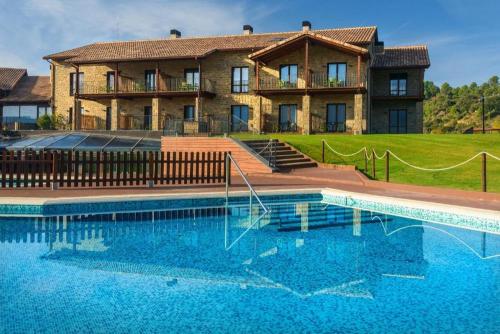 Hotel Aguas de los Mallos pool area