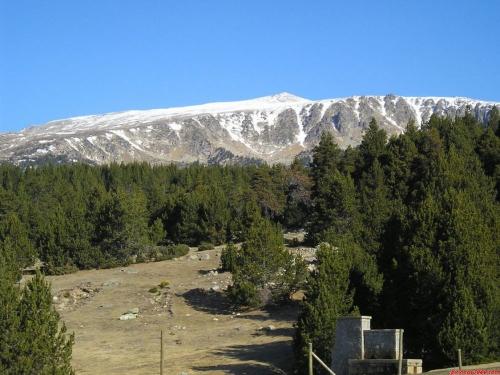 Looking up at Tossa Plana