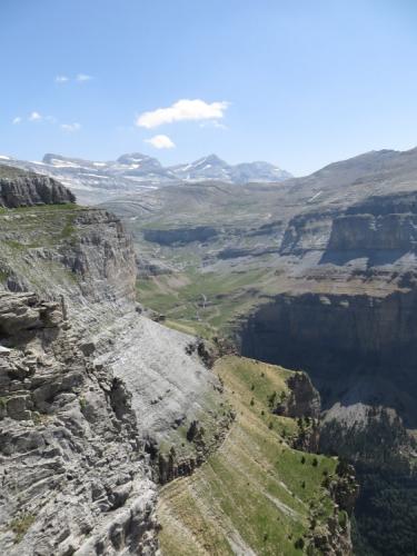 Walking Faja de las flores Ordesa National Park