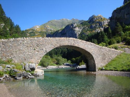 Walking Ordesa Bridge
