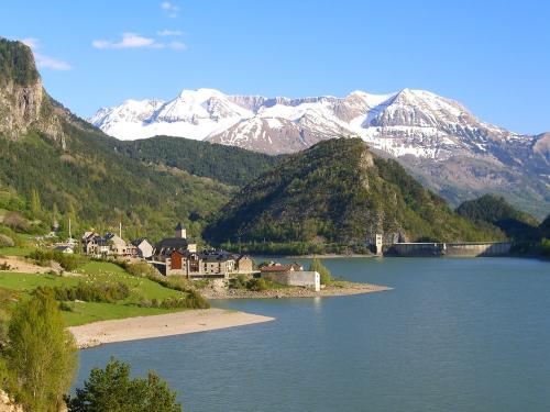 Lanuza village and reservoir - day 4