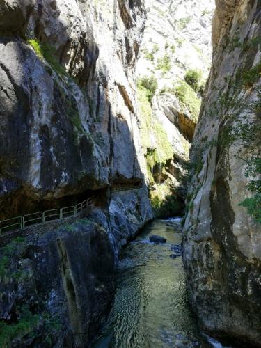 Cares gorge