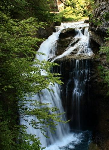 Cascada de la Cueva in Ordesa