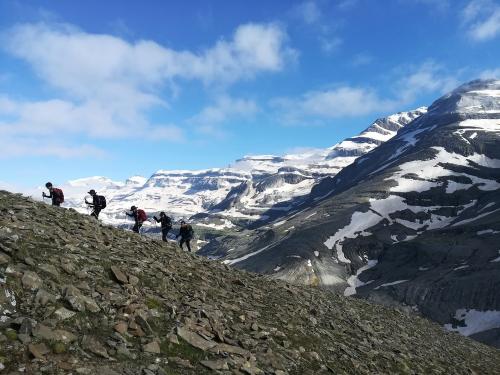 Climbing (again!) with the peaks of Monte Perdido and the Treseroles behind