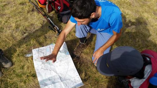 David, our guide, explains the route to our guests