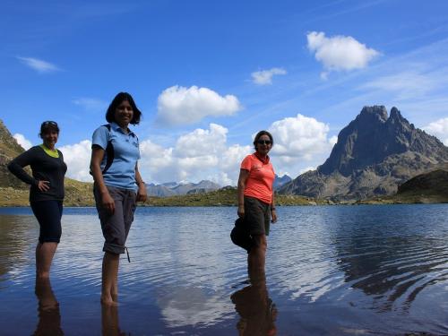 Refreshing the feet at Lacs Ayous