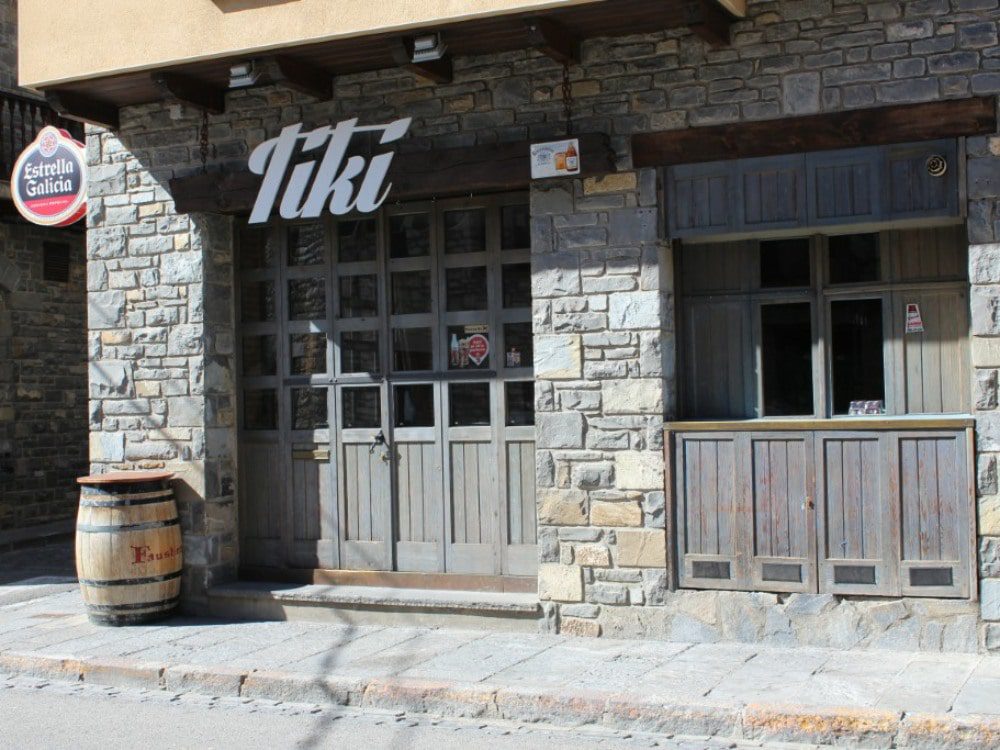 Self guided hiking holidays Tiki restaurant